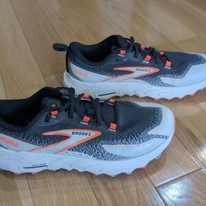 Brooks Cascadia 18 Women Size 10 Medium Width - GREAT condition